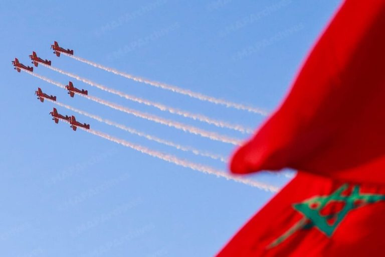 استعراضات جوية ومظلية تخلد عيد العرش بسواحل الشمال وسلا