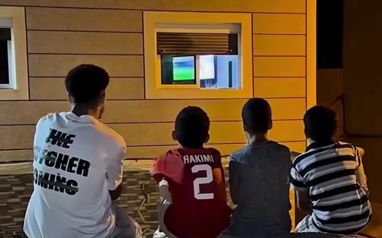 بعد شهرتهم العالمية.. هدية ملكية تُسعد أطفال "السور" بمدينة تازة