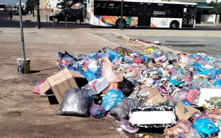 أزمة النظافة تؤرق سكان سلا الجديدة.. والأزبال تغزو الأزقة والممرات