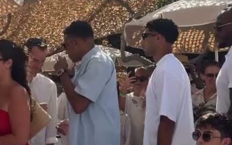حكيمي ومبابي.. صداقة تتجاوز الملاعب وتلتقي على شواطئ الريفييرا الفرنسية