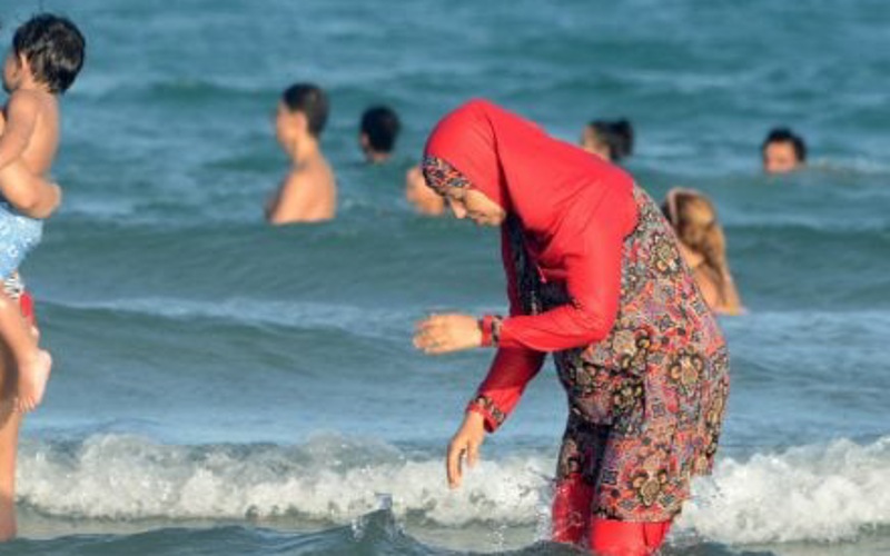 الصّيف و" البوركيني" موضة عصرية أم لباس ديني؟