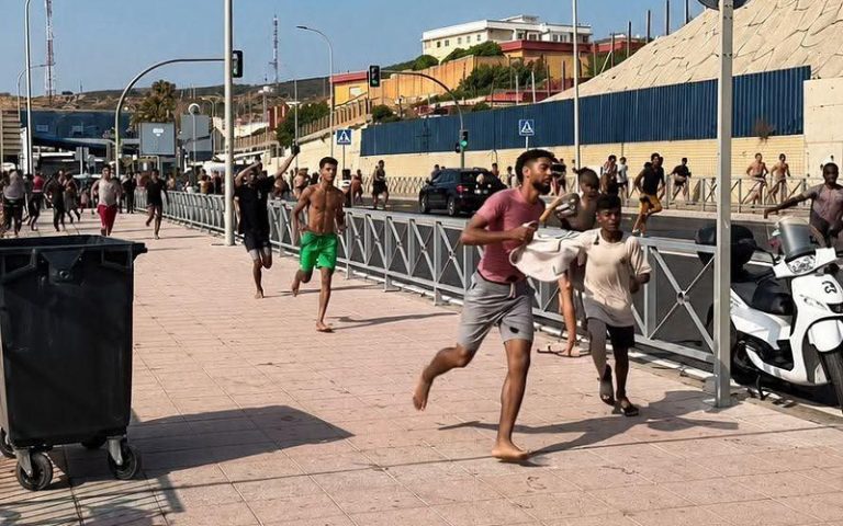 إسبانيا تشيد بتعاون المغرب لإحباط محاولات العبور نحو سبتة المحتلة