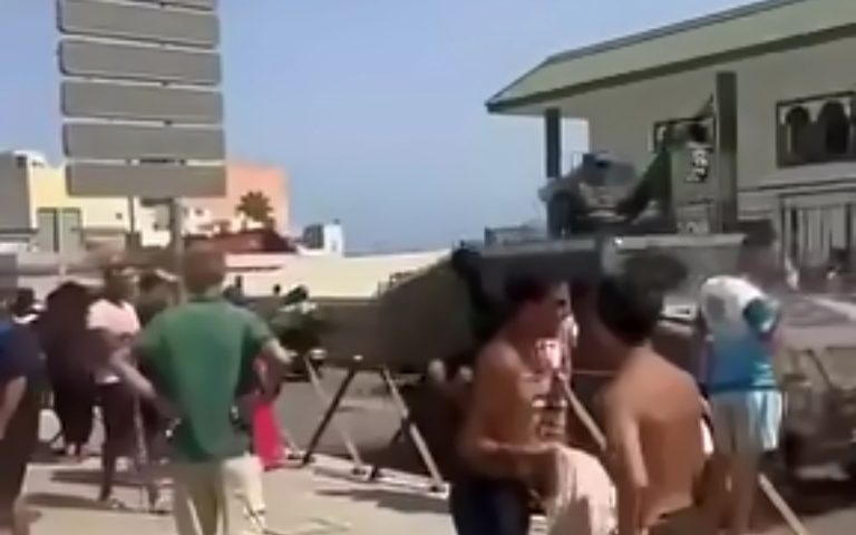 استنفار أمني بسبتة المحتلة.. مدرعات عسكرية تجوب شوارع المدينة