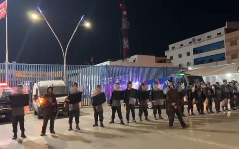 محاولات جماعية لاقتحام مليلية المحتلة عبر معبر بني انصار