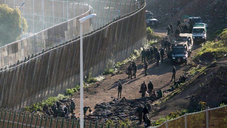 وزير خارجية إيطاليا: علينا إغلاق منطقة شنغن على إسبانيا بسبب أحداث سبتة
