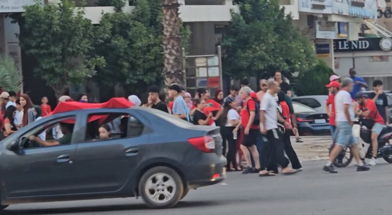 الأسود يُفرحون فاس.. احتفالات صاخبة بعد الانتصار على المنتخب الكندي