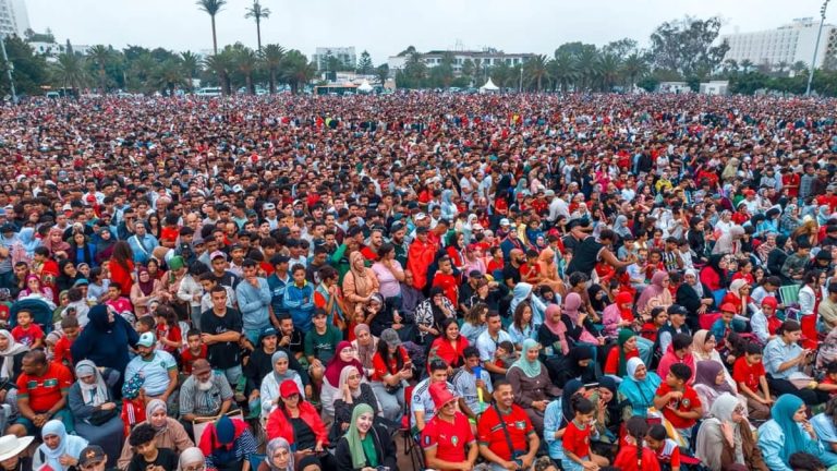 أكادير.. 60 ألف مشجع صنعوا فرجة استثنائية في “الفان زون” في مباراة المغرب وكندا