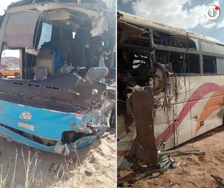 مقتل 5 أشخاص وإصابة 14 آخرين في تصادم حافلتين جنوب الجزائر