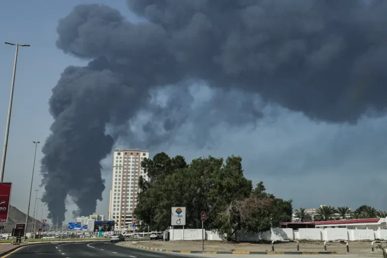الكويت تعلن تعرض 3 مراكز حدودية ومنصة نفطية لهجمات