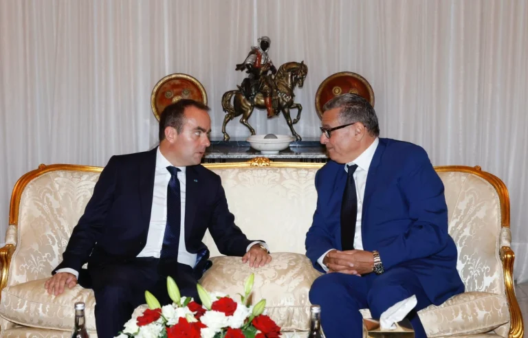 كان في استقباله أخنوش.. الوزير الأول الفرنسي يحل بالمغرب