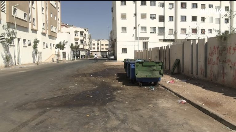 أكادير.. النفايات والعصارة تحاصر حي الفرح وسط مطالب بتدخل عاجل