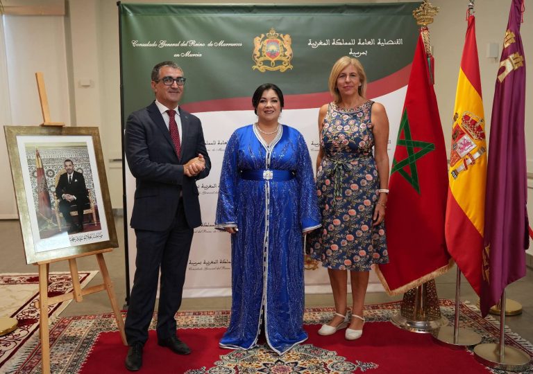 القنصلية المغربية بمورسيا تحتفي بعيد العرش