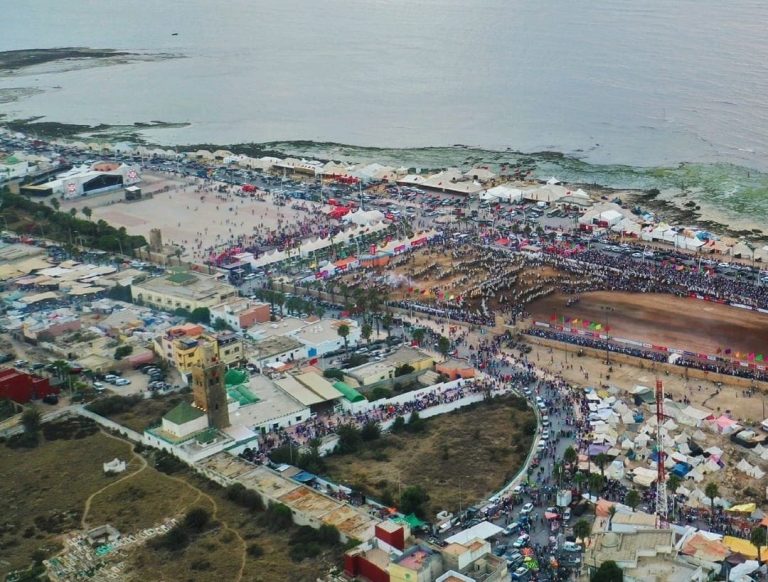 السلطات توجه زوار موسم مولاي عبد الله إلى استعمال مواقف السيارات تفادياً للازدحام وعرقلة حركة السير