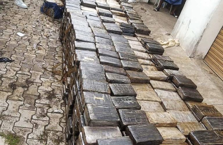 الدرك الملكي يحجز حوالي 400 كيلوغرام من المخدرات نواحي الحسيمة