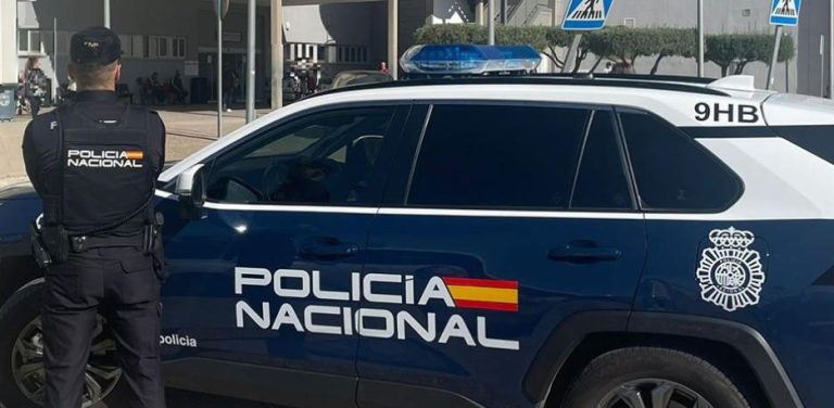 توقيف أسرة فتاة في إسبانيا بعد محاولة إجبارها على الزواج برجل يكبرها بـ40 عاماً