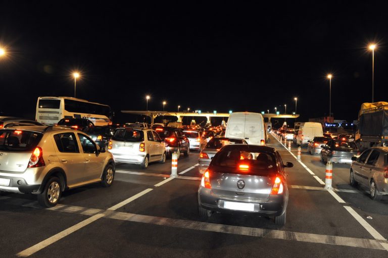 تزامنا مع نهاية الأسبوع.. اختناق مروري كبير يربك حركة السير بين الجديدة والدار البيضاء