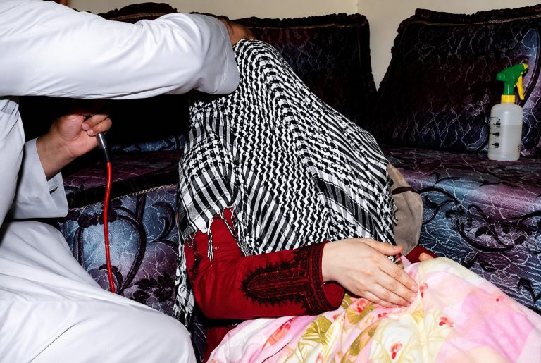 سيدة تفقد وعيها بعد جلسة رقية مع شخص ادعى علاجها في رحلة بين فاس ومراكش