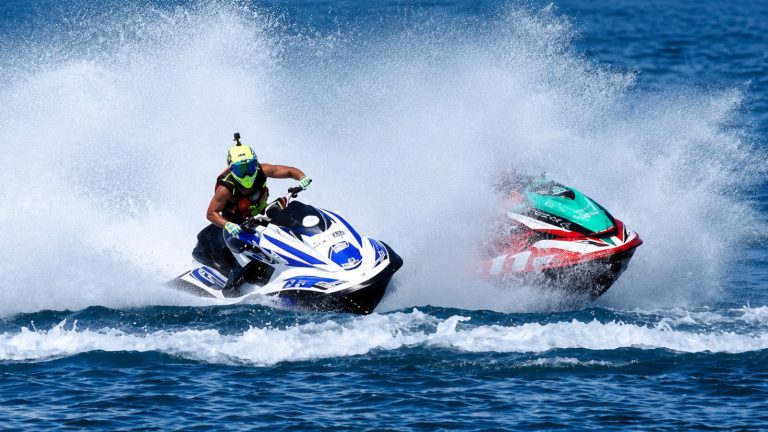 مارينا السعيدية.. حادث تصادم بين أب وابنه بـ(جيتسكي) يخلف إصابات خطيرة