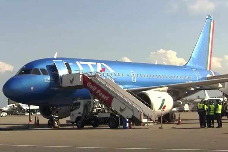مفارقة لافتة.. طائرتان إيطالية ومغربية تهبطان اضطرارياً لإسعاف المسافر نفسه