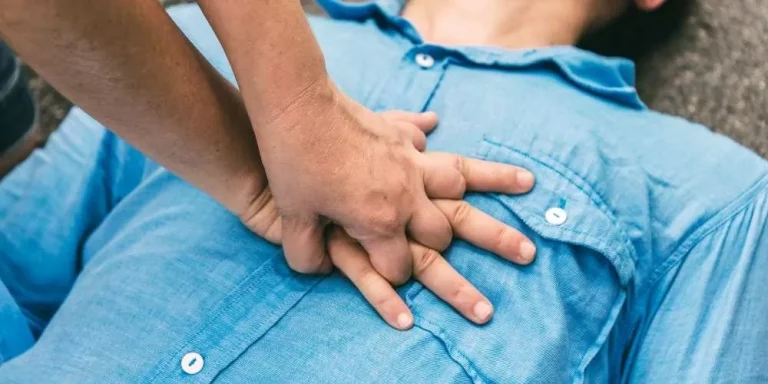 الحسيمة.. وفاة سائق حافلة سياحية إثر وعكة قلبية مفاجئة