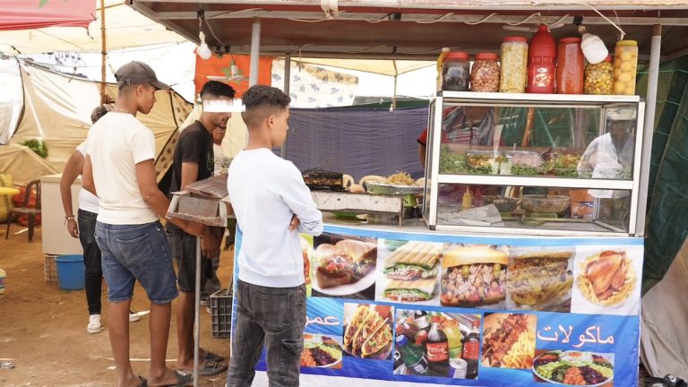 سلطات مولاي عبد الله تراقب باعة المأكولات و(الشوايات) قبيل انطلاقة الموسم