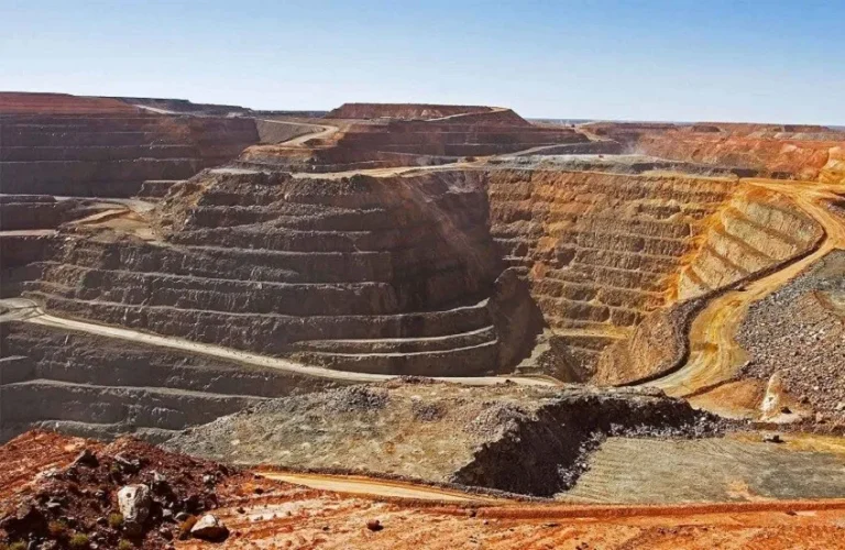 المغرب يقترب من منافسة الصين.. مشروع ضخم لاستخراج معدن الإنتيمون يرى النور