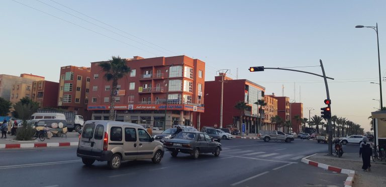 أيت ملول.. غياب التشوير في ورش طرقي يهدد سلامة السائقين