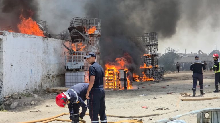 البيضاء.. اندلاع حريق مهول بمستودع عشوائي لتخزين مواد قابلة للاشتعال بمقاطعة مولاي رشيد