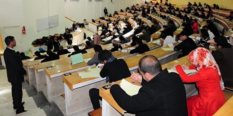 الرسوم الجامعية تثير غضب الطلبة الموظفين والأجراء