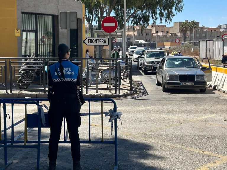 أزمة معبر مليلية المحتلة.. 6 ساعات من الجحيم المروري أمام 30 سيارة فقط