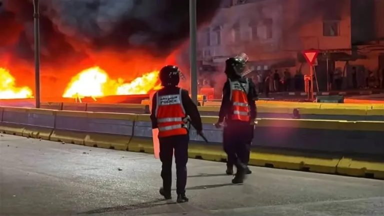 فرع الناظور للـAMDH يواكب محاكمة 26 شاباً على خلفية أحداث الهجرة إلى مليلية المحتلة