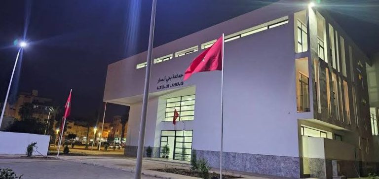 الناظور.. ساكنة بني أنصار تنتفض ضد تحويل محطة النقل الحضري