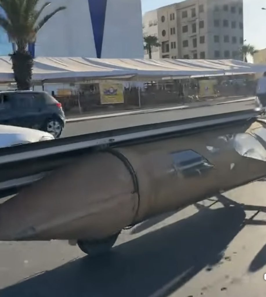 إنزكان.. صاروخ يجوب شوارع المدينة ويثير فضول المواطنين