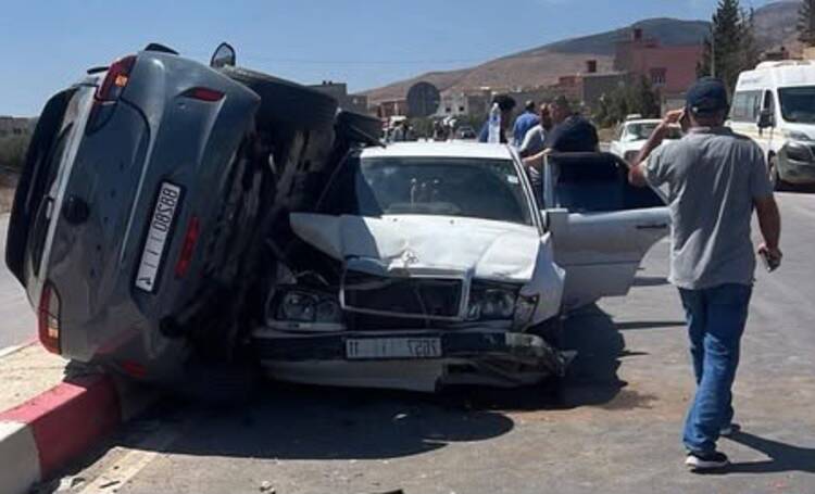 الناظور.. اصطدام قوي بين سيارة أجرة وسيارة خفيفة بمدخل جبل كوروكو