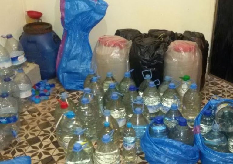 اشتوكة.. درك بيوكرى يداهم مصنعا سريا ويحجز كمية من «ماء الحياة»