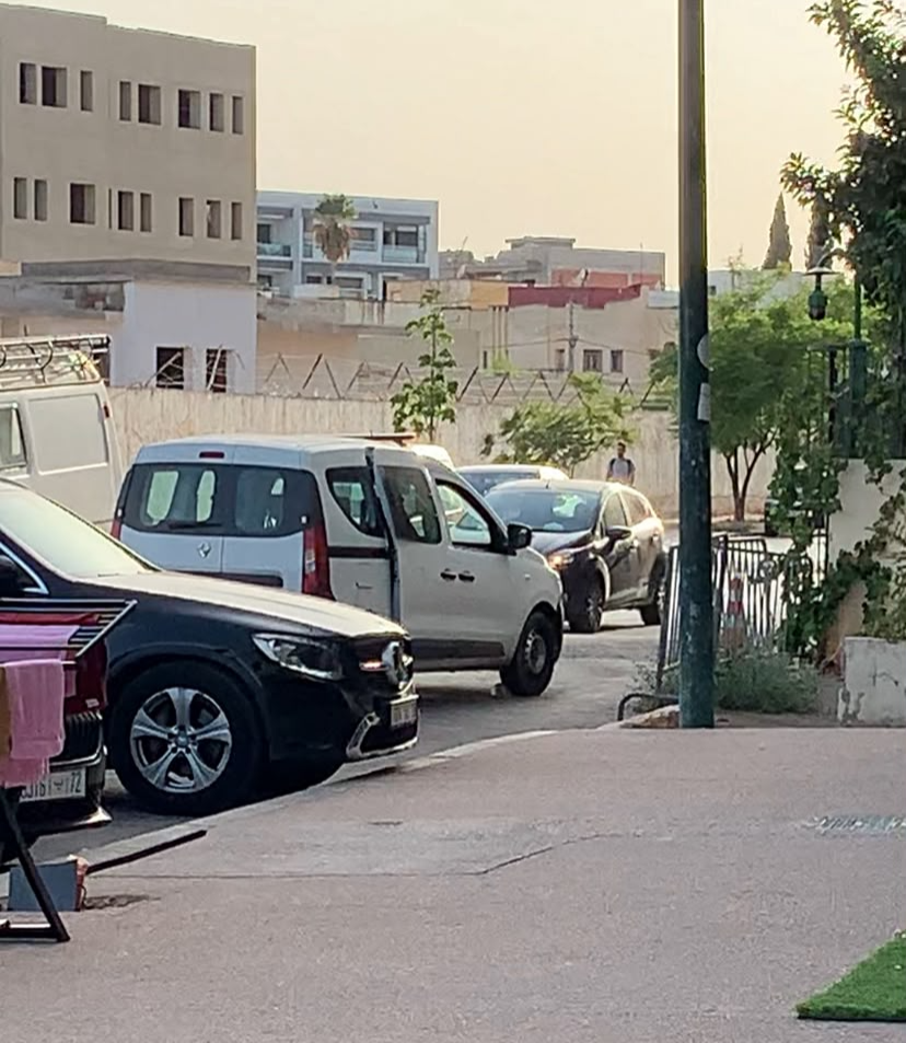 فاس.. إخراج سيدة من منزل محامٍ بعد شكاية زوجها بشأن الخيانة الزوجية (فيديو)