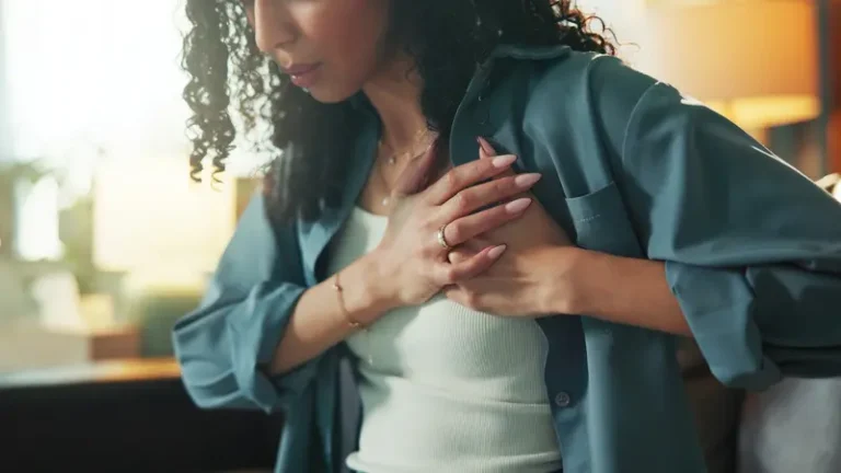 دراسة تحذر من ارتفاع أمراض القلب بين النساء الأصغر سناً