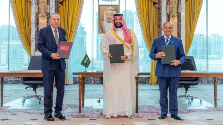 السعودية وتركيا وباكستان توقع (اتفاقية مكة) للدفاع المشترك