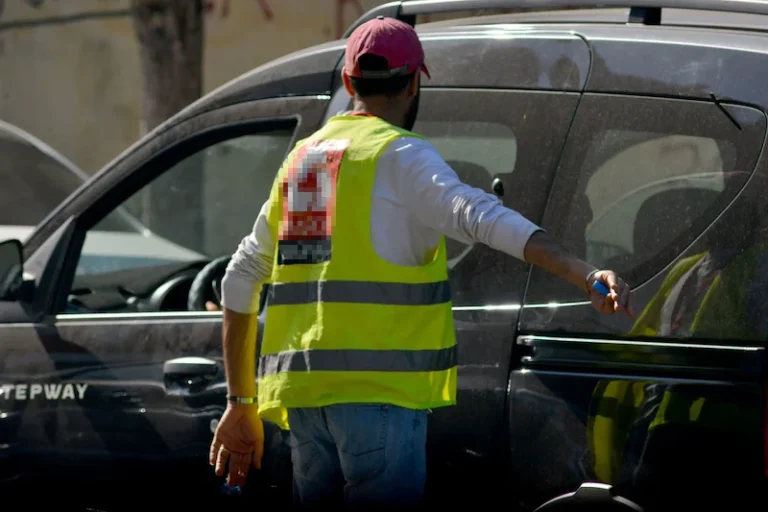سطات.. سائقون بين أزمة الباركينات وفخ المخالفات