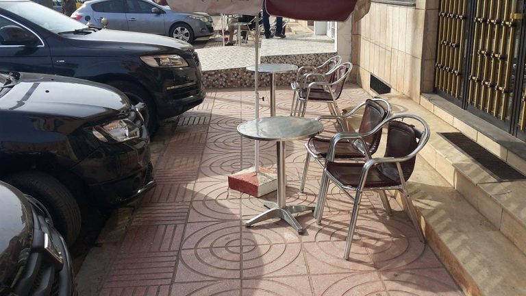 سلا.. ساكنة قرية أولاد موسى تشتكي من احتلال المقاهي للأرصفة