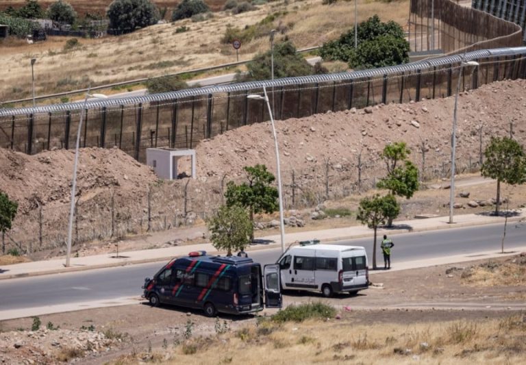 بعد اقتحام الحدود.. إسبانيا تكشف حصيلة غير مسبوقة للوافدين إلى مليلية المحتلة