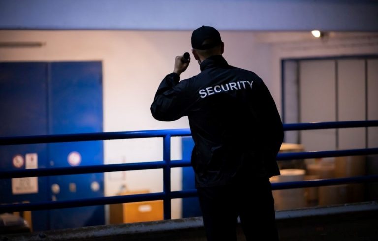 الحي الحسني بالبيضاء.. حراس الأمن الخاص بالمؤسسات التعليمية ينتظرون أجورهم لأكثر من 3 أشهر