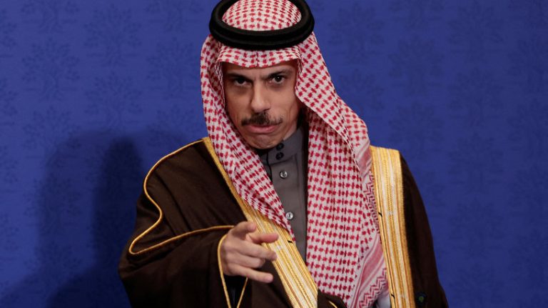وزير الخارجية السعودي متوعّدًا الحوثي: فتح على نفسه باباً لا يحتمله