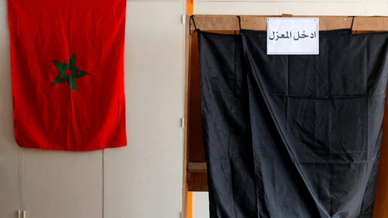 مطالب بمنع إدخال الهواتف إلى المعازل خلال الانتخابات البرلمانية