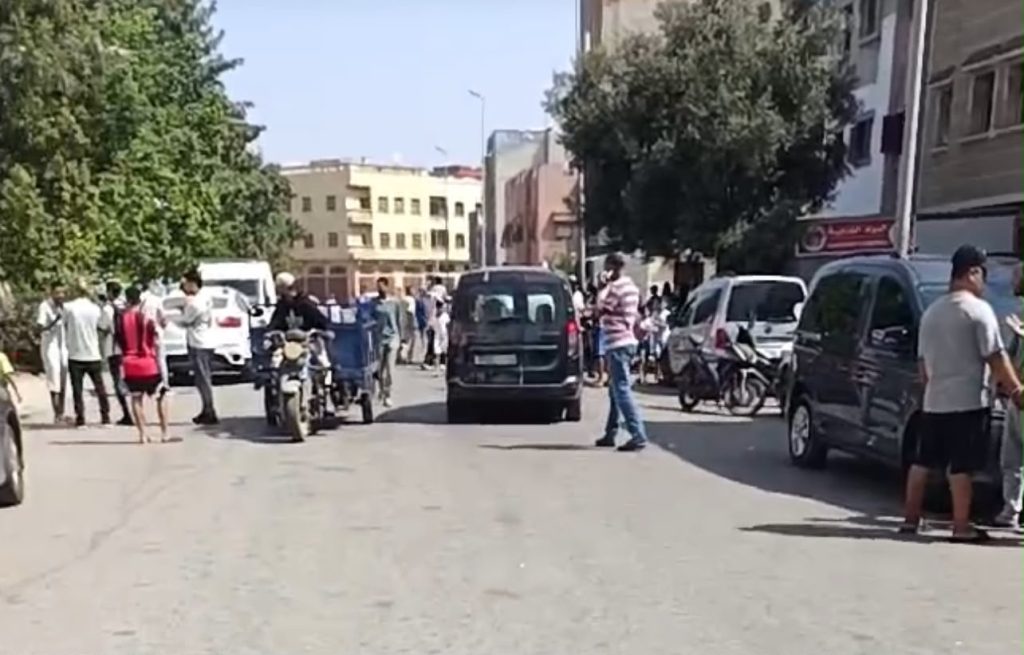 مواطنون في المحمدية: حصلنا سياسي هاز صاك ديال الفلوس في طاكسي و كيفرق فيه