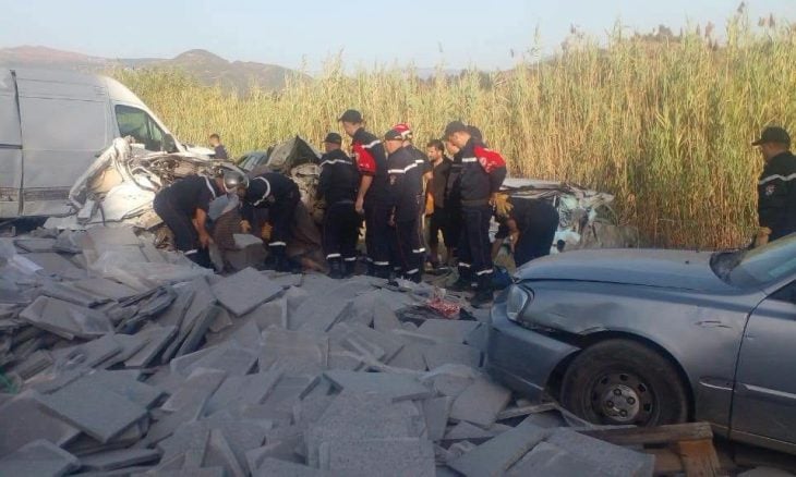 الجزائر.. مصرع 10 أشخاص جراء اصطدام شاحنة بسيارات