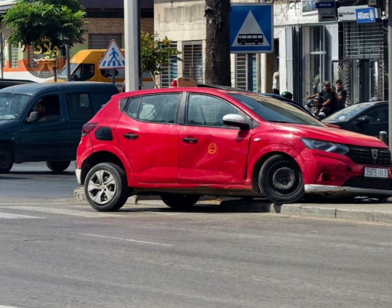 الدار البيضاء.. إصابة سائق سيارة أجرة في حادثة سير خطيرة