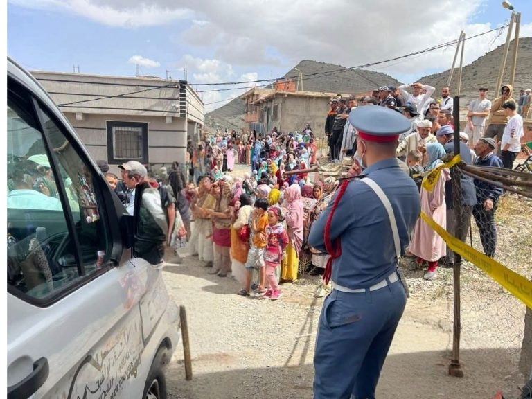 واقعة صادمة في ميدلت.. رب أسرة يقتل زوجته وابنته وينهي حياته