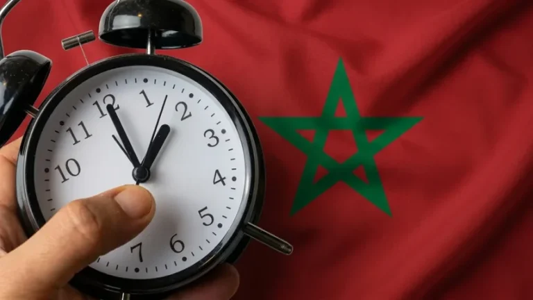 الحكومة تذكر بموعد العودة إلى التوقيت القانوني للمملكة