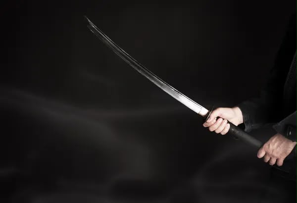 طنجة.. شخص مسلح يروع حفل زفاف ويهاجم موكب العروس